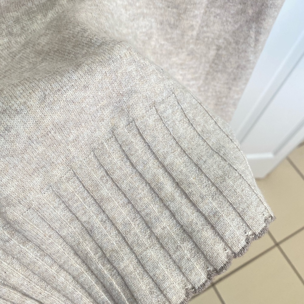 GAP Scarf  one Size, Color: Beige. - Picture 6 of 14
